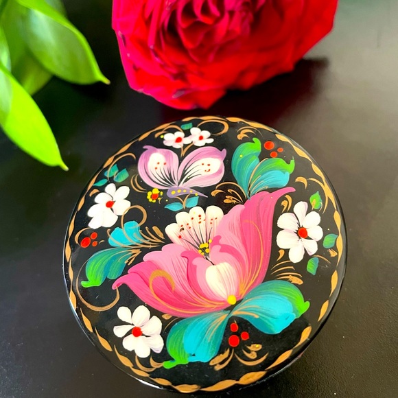 made in Ukraine Jewelry - 🦋Small Handcrafted Lacquer Box